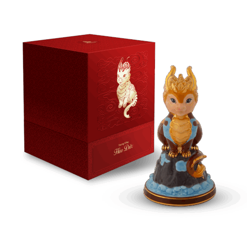 Tượng rồng Hảo Đức 13.5 cm - Màu Nâu. A001_311350NAV1. Giới thiệu sản phẩm Mã sản phẩm: %sku% Thương hiệu: %brand% Bộ sưu tập: %type% Chất liệu: Gốm sứ cao cấp Kích thước: Hoa văn: 2. Đặc điểm nổi bật sản phẩm   Gomminhlong.com chuyên phân phối tượng linh vật Minh Long chính hãng, chất lượng cao. Đa dạng mẫu mã và thiết kế để khách hàng lựa chọn. Ngoài ra, chúng tôi còn sản xuất hộp quà tặng in logo đựng tượng linh vật để làm quà tặng đối tác, sếp cao cấp. Liên hệ hotline: 0906 960 794 để nhân viên kinh doanh tư vấn và báo giá nhé!